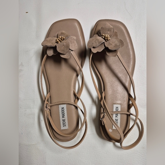 Steve Madden Beige Floral Sandals - Picture 1 of 5